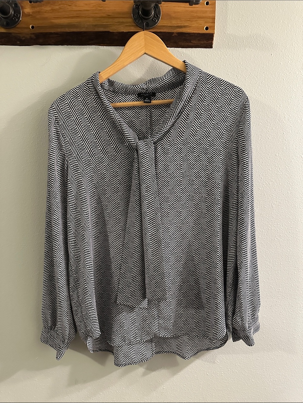 NWOT Ann Taylor Black and White Chevron Tie-Neck Blouse